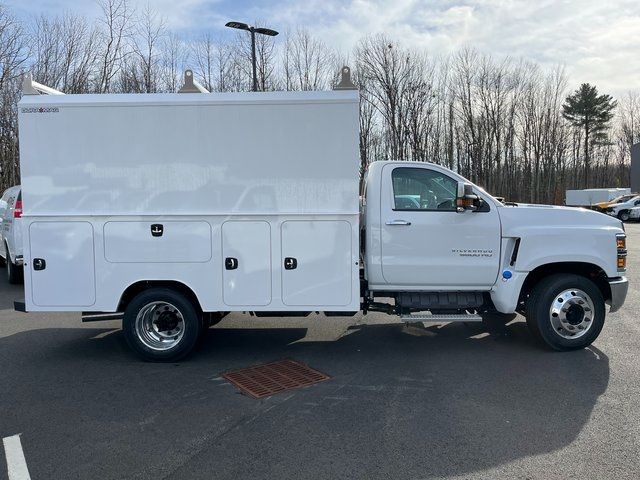 2024 Chevrolet Silverado MD LT