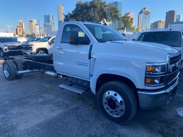 2024 Chevrolet Silverado MD LT