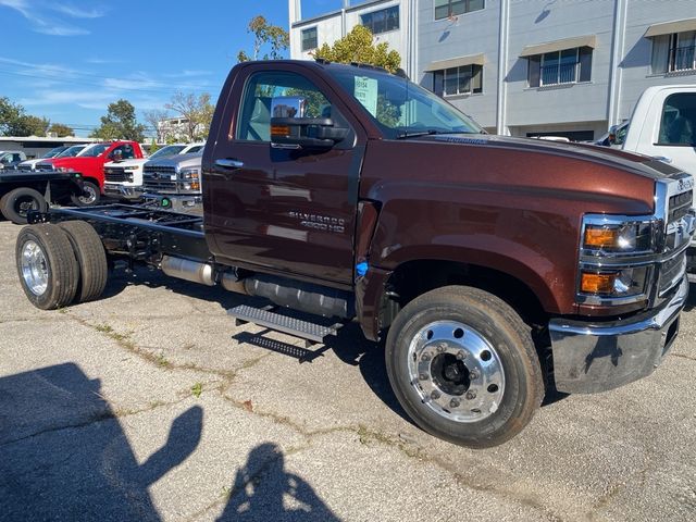 2024 Chevrolet Silverado MD LT