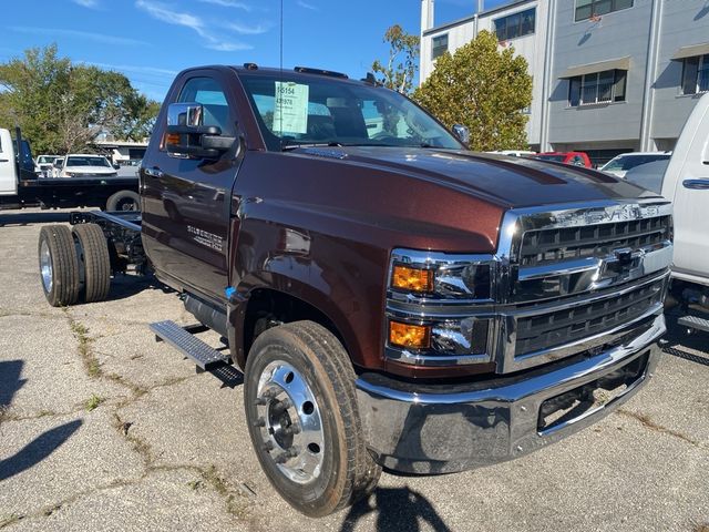 2024 Chevrolet Silverado MD LT