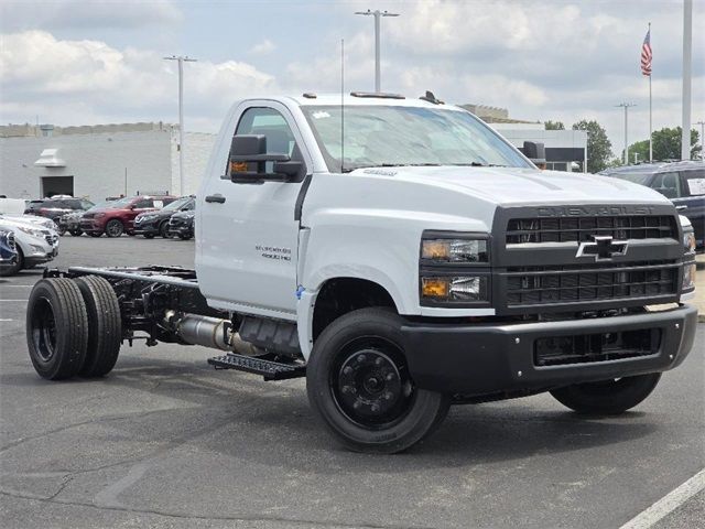 2024 Chevrolet Silverado MD LT