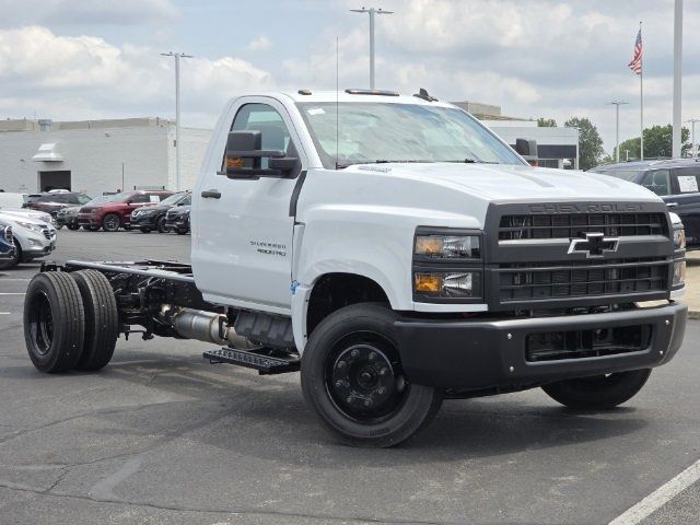 2024 Chevrolet Silverado MD LT