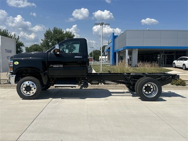 2024 Chevrolet Silverado MD LT