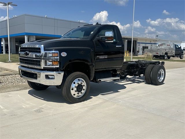 2024 Chevrolet Silverado MD LT