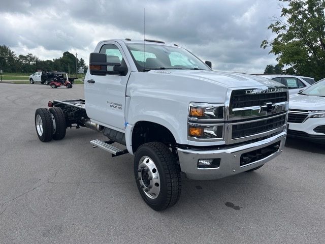 2024 Chevrolet Silverado MD LT