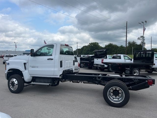 2024 Chevrolet Silverado MD LT