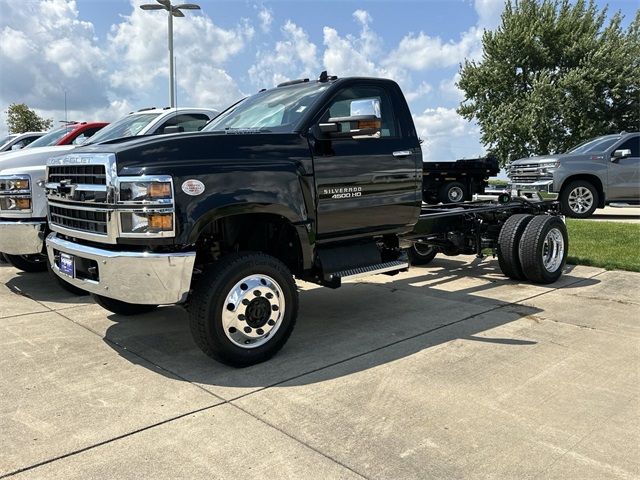 2024 Chevrolet Silverado MD LT