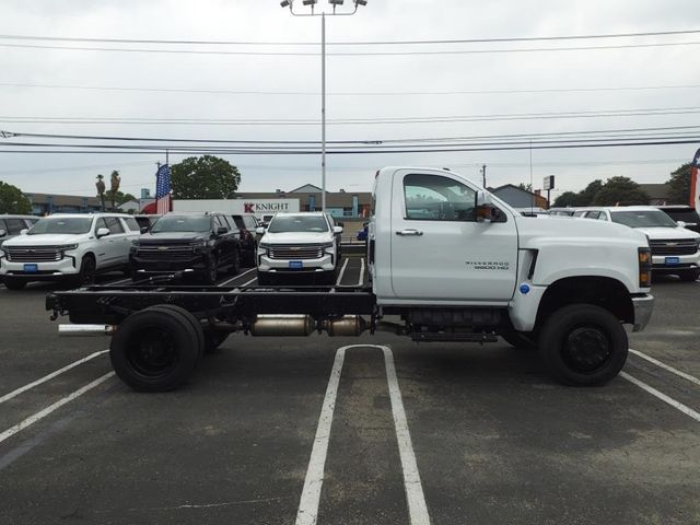 2024 Chevrolet Silverado MD LT