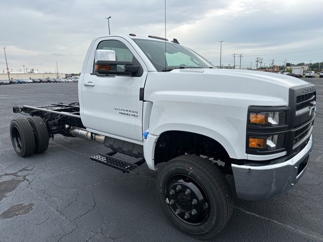 2024 Chevrolet Silverado MD LT