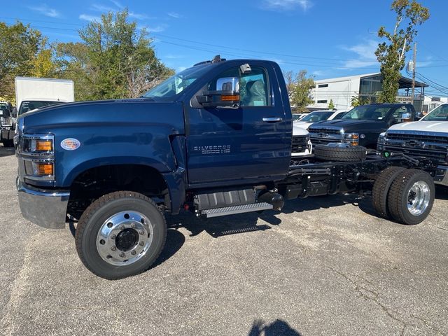 2024 Chevrolet Silverado MD LT