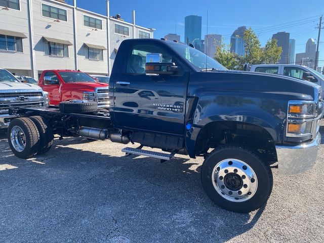 2024 Chevrolet Silverado MD LT