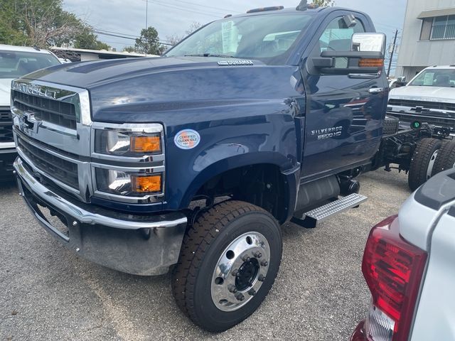 2024 Chevrolet Silverado MD LT