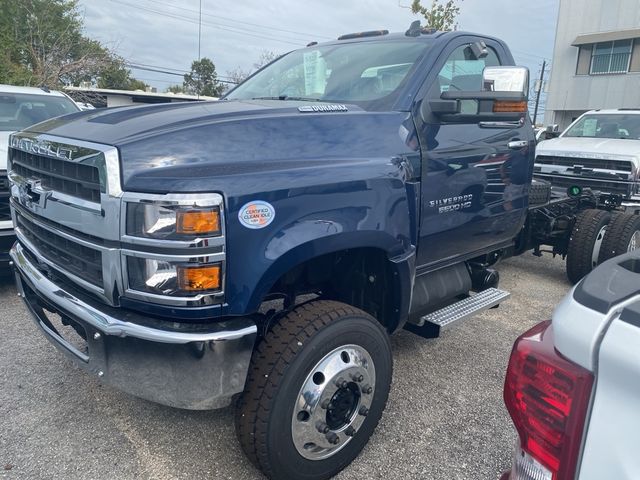 2024 Chevrolet Silverado MD LT