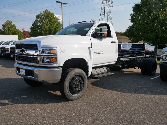 2024 Chevrolet Silverado MD LT