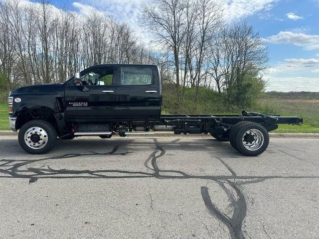 2024 Chevrolet Silverado MD LT