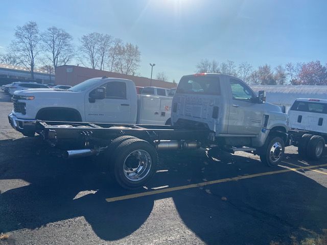 2024 Chevrolet Silverado MD LT