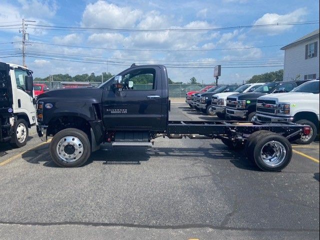 2024 Chevrolet Silverado MD LT