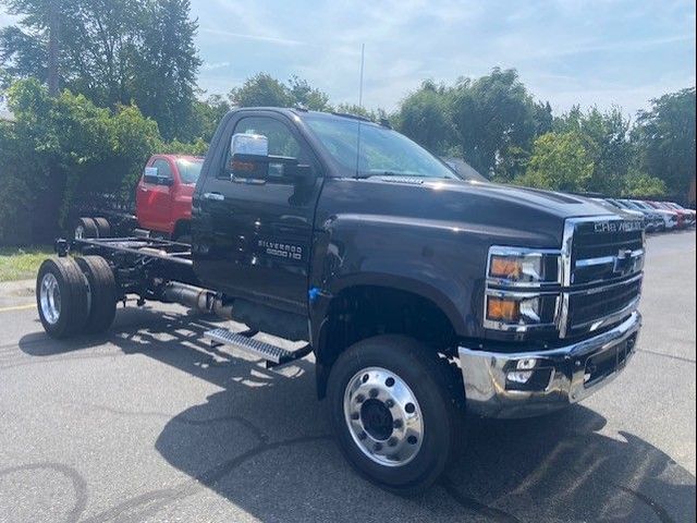 2024 Chevrolet Silverado MD LT