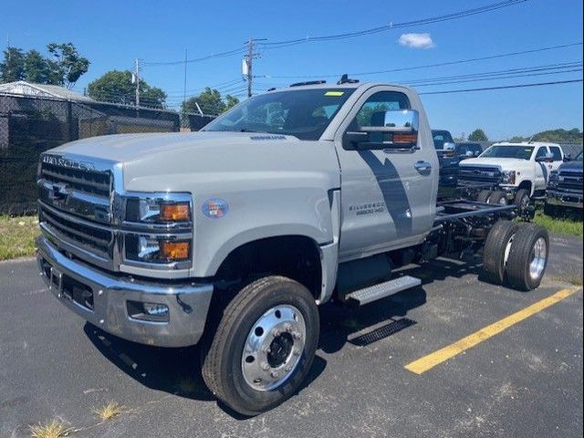 2024 Chevrolet Silverado MD LT