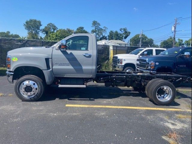 2024 Chevrolet Silverado MD LT