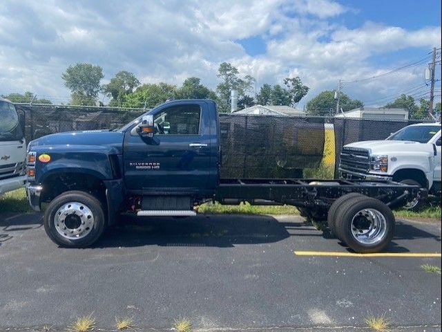 2024 Chevrolet Silverado MD LT