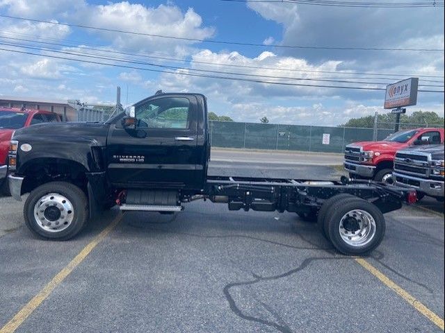 2024 Chevrolet Silverado MD LT