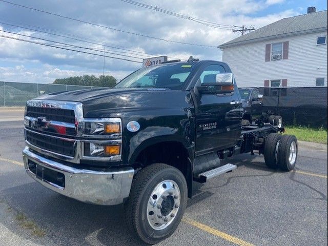 2024 Chevrolet Silverado MD LT