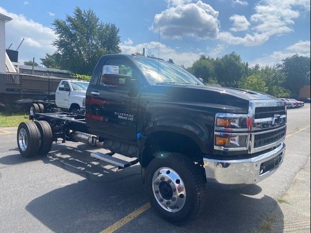 2024 Chevrolet Silverado MD LT