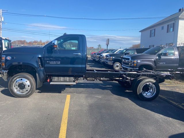 2024 Chevrolet Silverado MD LT