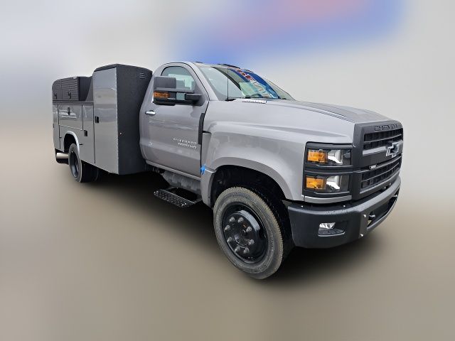 2024 Chevrolet Silverado MD LT