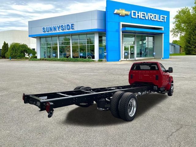 2024 Chevrolet Silverado MD LT