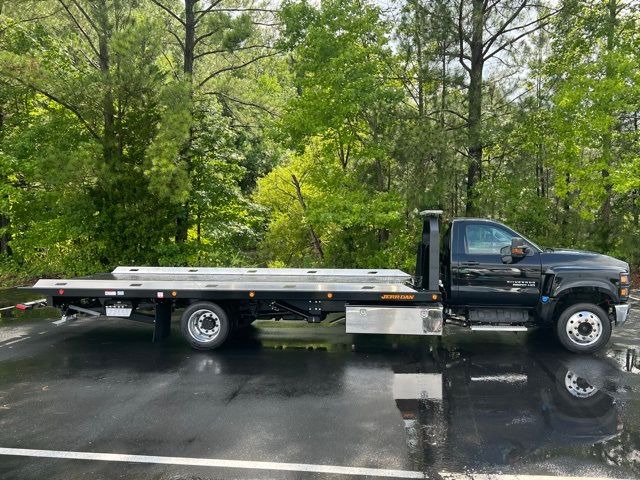 2024 Chevrolet Silverado MD LT