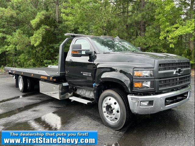 2024 Chevrolet Silverado MD LT