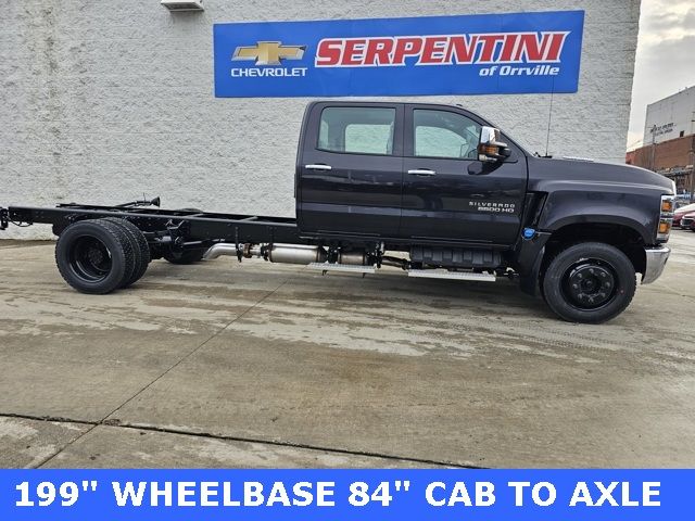 2024 Chevrolet Silverado MD LT