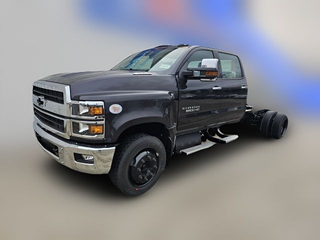 2024 Chevrolet Silverado MD LT