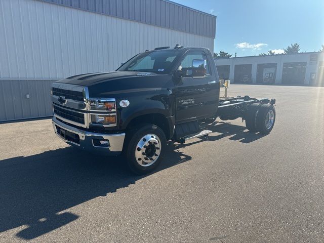 2024 Chevrolet Silverado MD LT