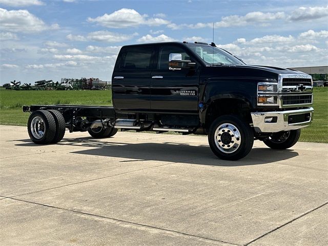 2024 Chevrolet Silverado MD LT