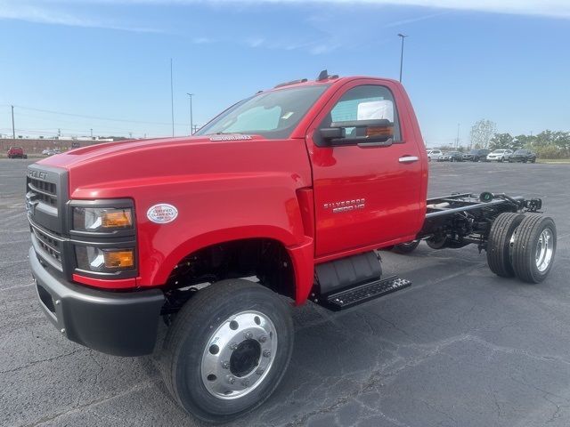 2024 Chevrolet Silverado MD LT