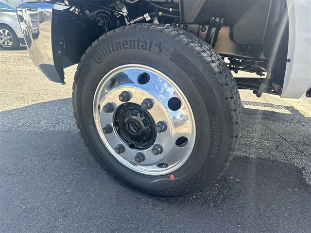 2024 Chevrolet Silverado MD LT