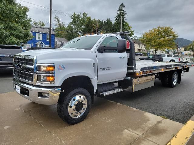 2024 Chevrolet Silverado MD LT