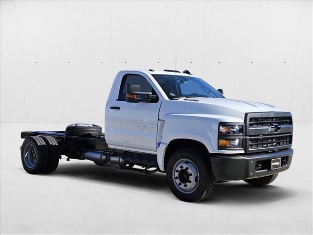 2024 Chevrolet Silverado MD LT