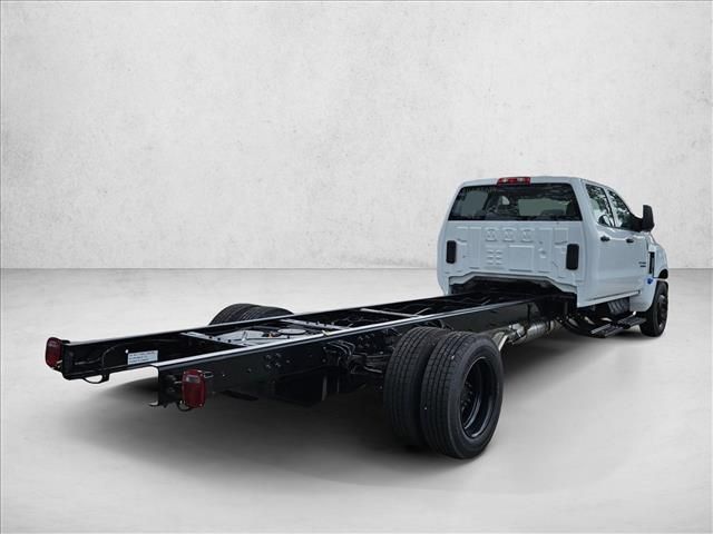 2024 Chevrolet Silverado MD LT