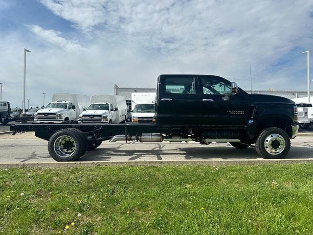 2024 Chevrolet Silverado MD LT