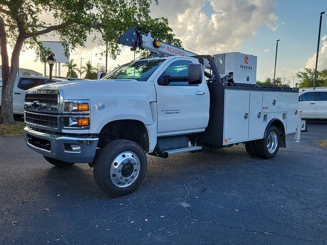 2024 Chevrolet Silverado MD LT