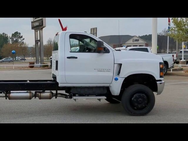 2024 Chevrolet Silverado MD LT