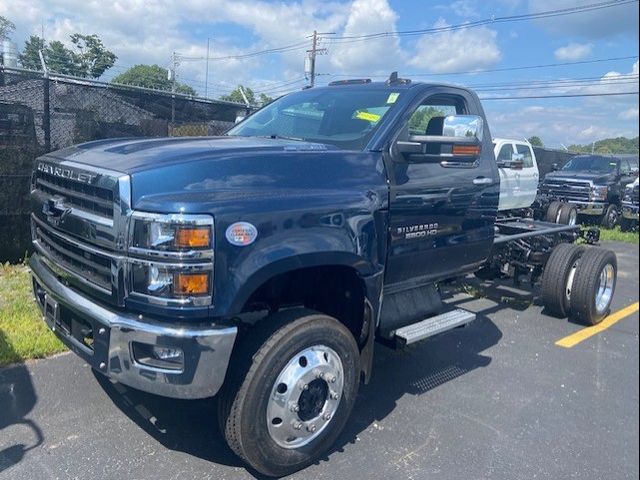 2024 Chevrolet Silverado MD LT