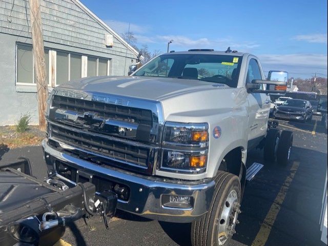 2024 Chevrolet Silverado MD LT