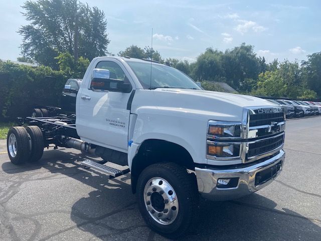 2024 Chevrolet Silverado MD LT