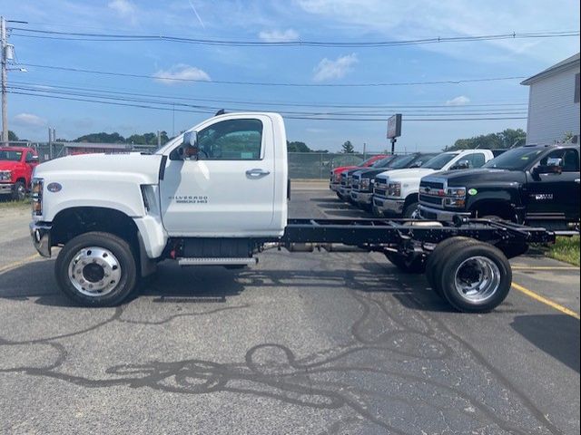 2024 Chevrolet Silverado MD LT