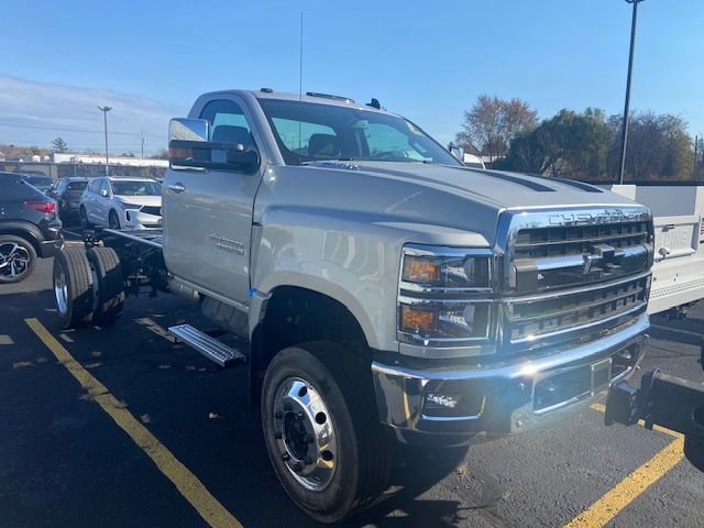 2024 Chevrolet Silverado MD LT